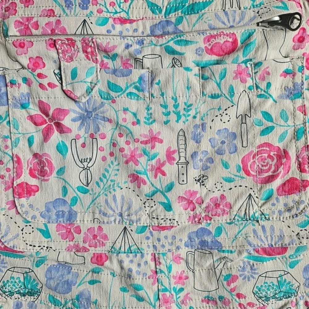 Duluth Trading Heirloom Gardening Floral Garden Print Short Overalls Shorts L - Picture 7 of 8